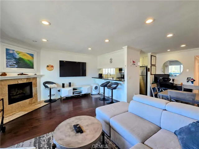 320 Hermosa Avenue 105, Hermosa Beach, California 90254