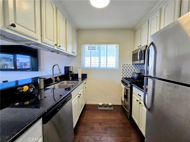 320 Hermosa Avenue 105, Hermosa Beach, California 90254