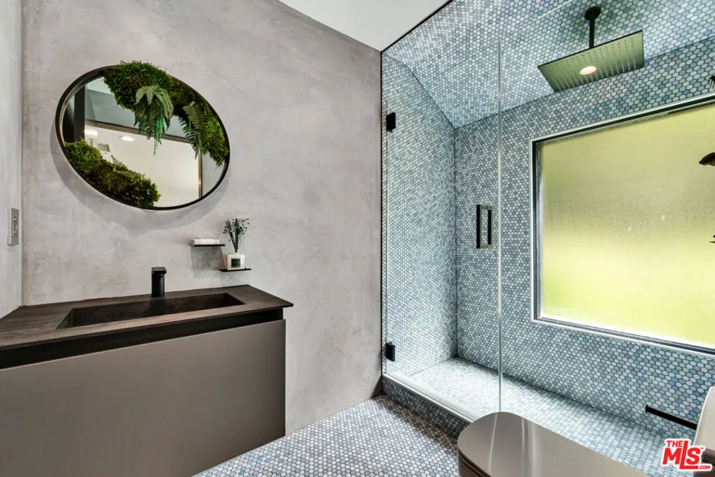 10560 Dolcedo Way, Bel Air, California 90077 home-pic-49