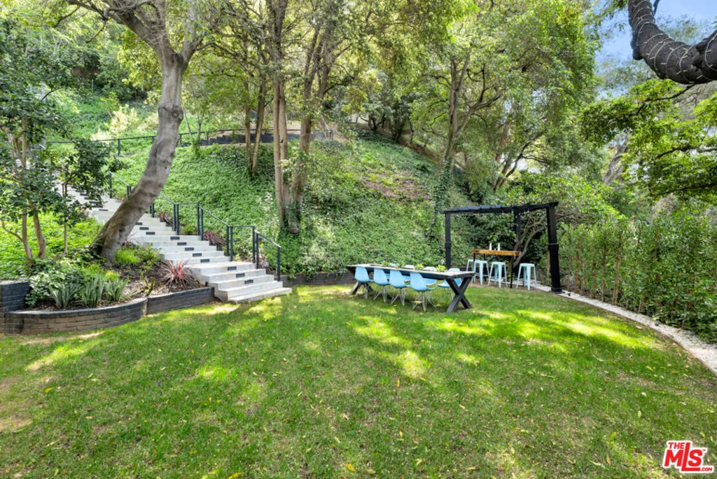 10560 Dolcedo Way, Bel Air, California 90077 home-pic-15