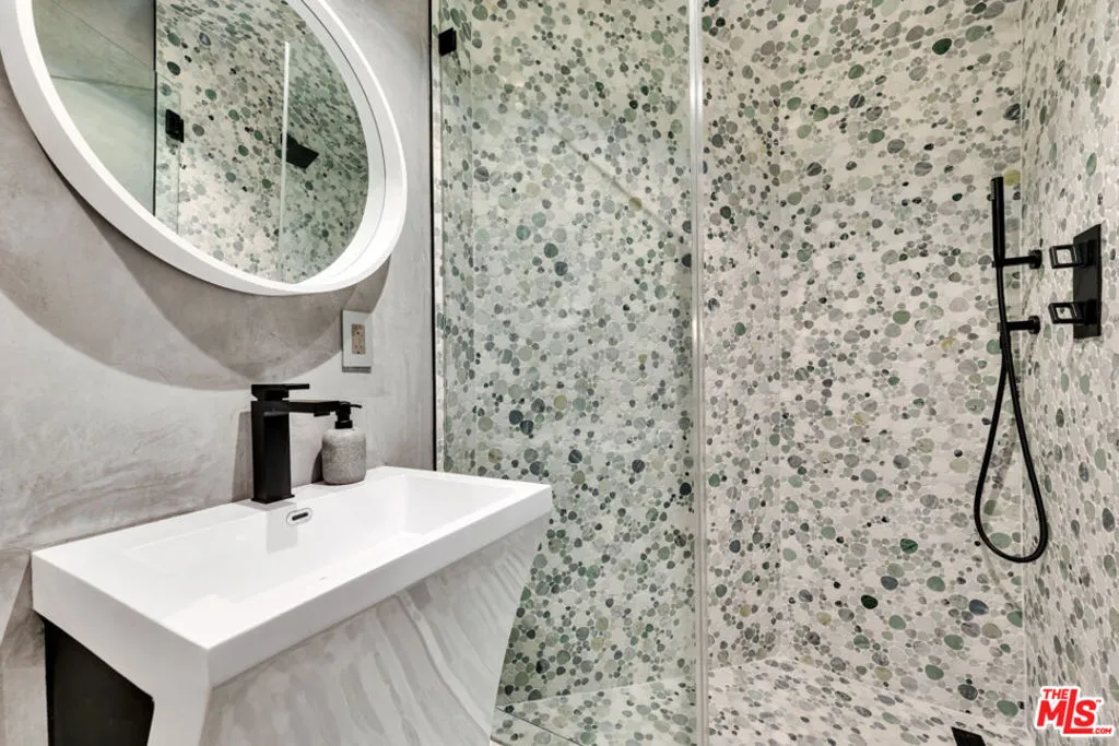 10560 Dolcedo Way, Bel Air, California 90077 home-pic-47