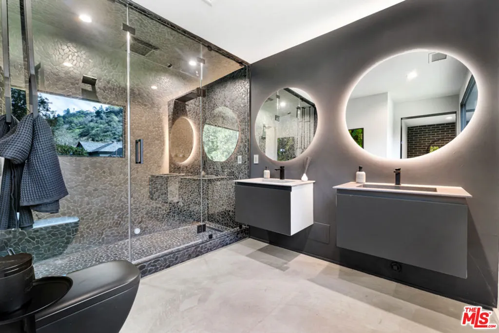 10560 Dolcedo Way, Bel Air, California 90077 home-pic-34