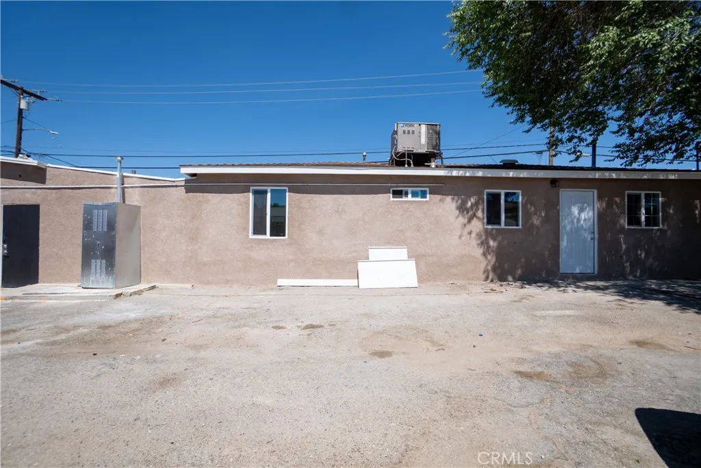 Rear entrances for Restaurant (Black Door)
and Dwelling Unit (White Door) Rear entrances for Restaurant (Black Door)
and Dwelling Unit (White Door)