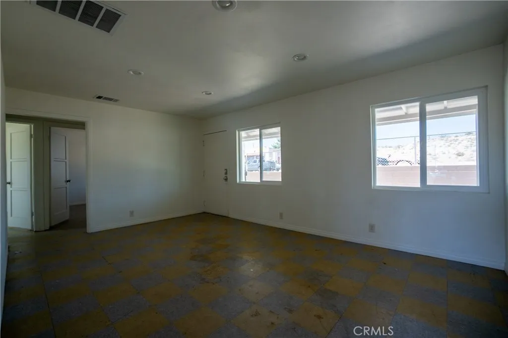 Front Entrance/Living Room Front Entrance/Living Room