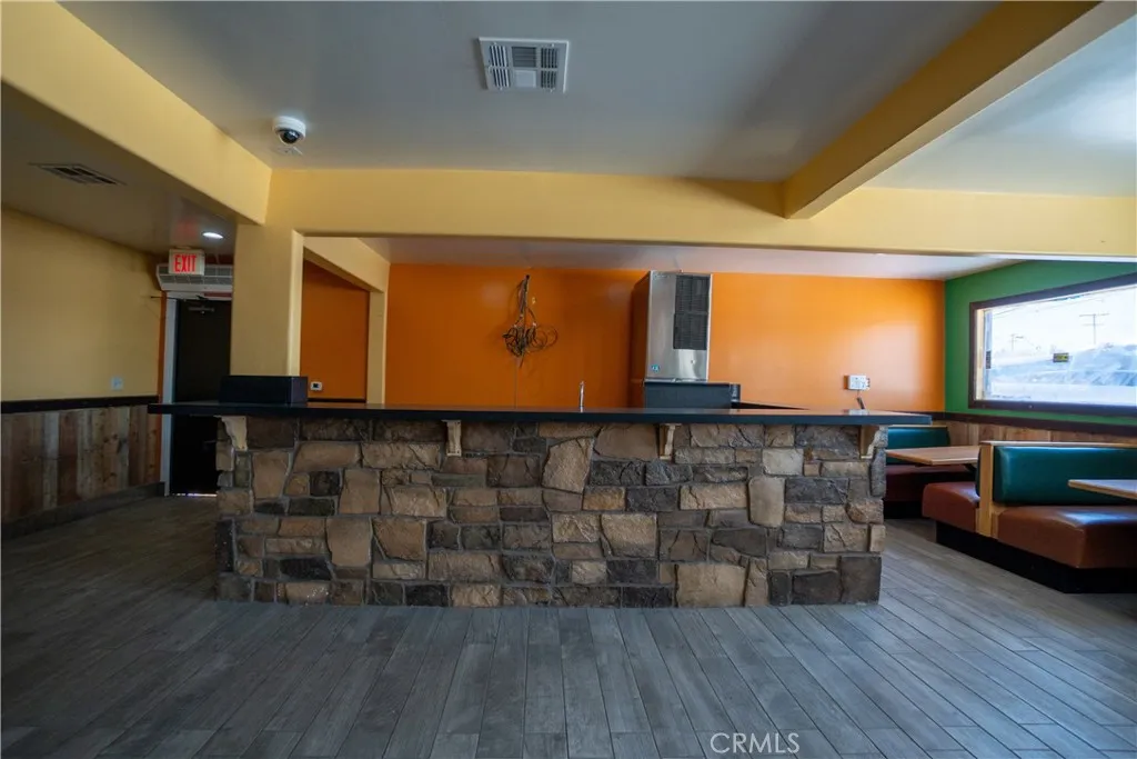 Bar Bar
