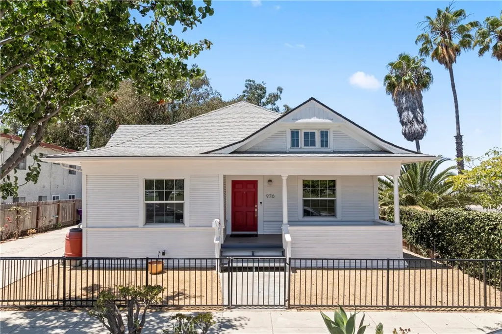 976 N Loma Vista Drive, Long Beach, California 90813, 2 Bedrooms Bedrooms, ,1 BathroomBathrooms,Residential,For Sale,Loma Vista,TR25156307