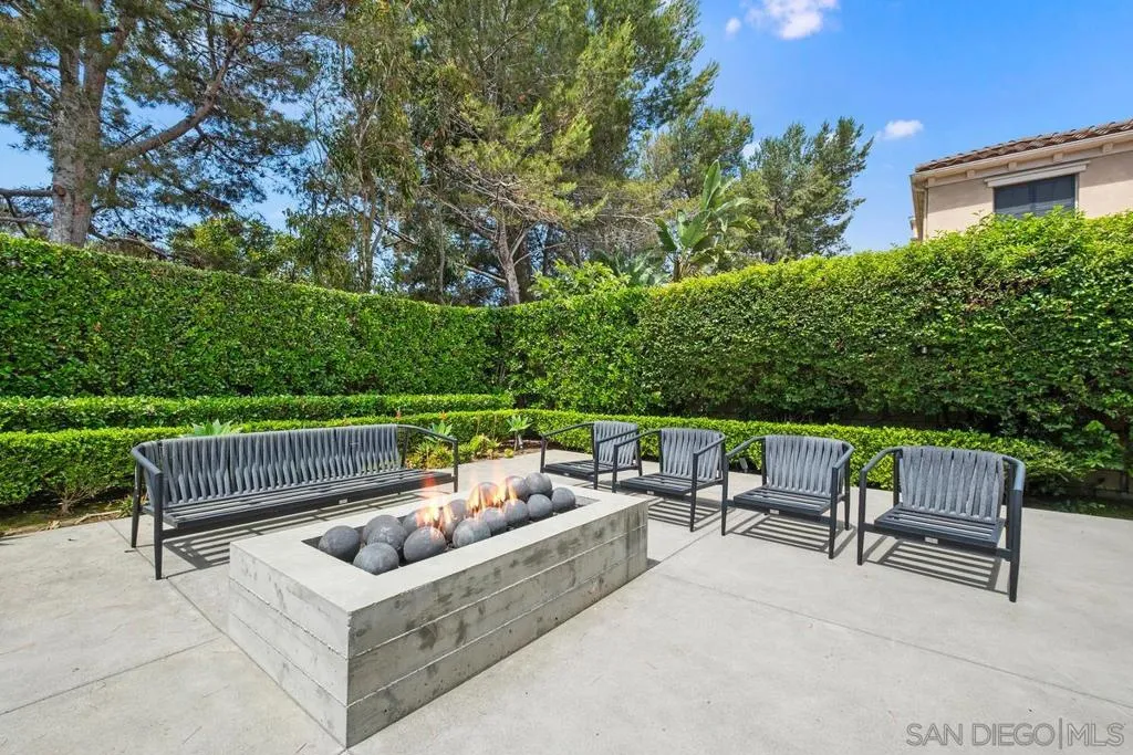 50 Whitehall, Newport Beach, California 92660 home-pic-45