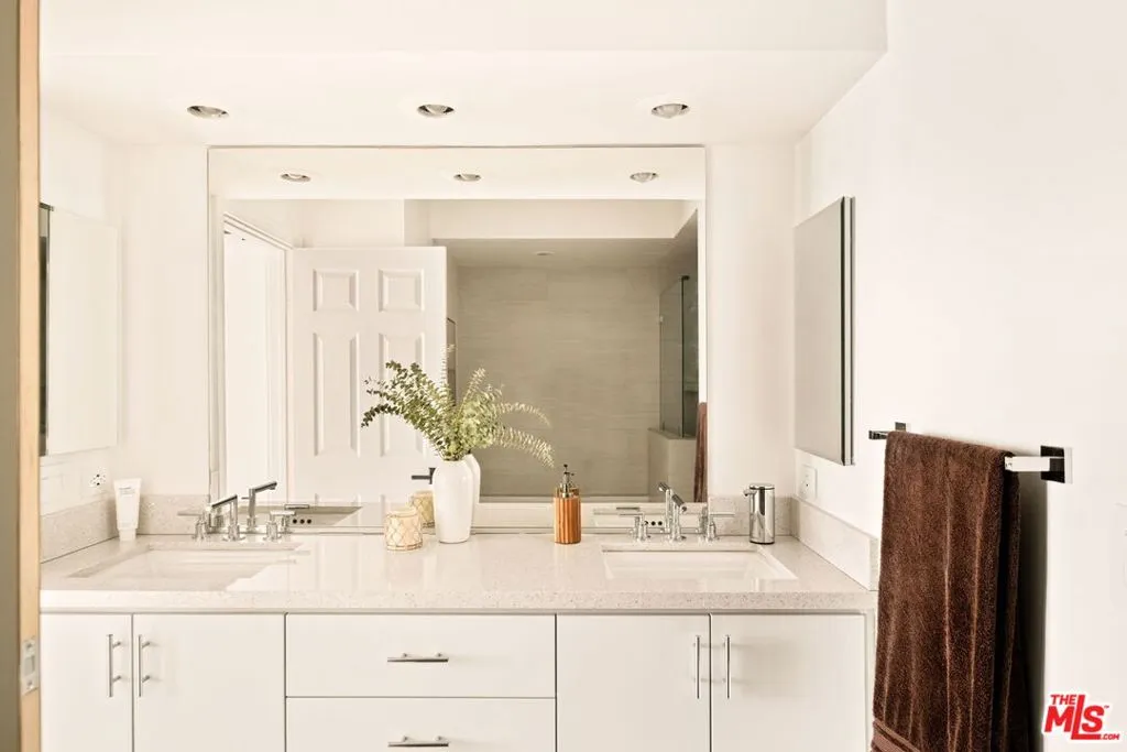 2940 Neilson Way 103, Santa Monica, California 90405 home-pic-12