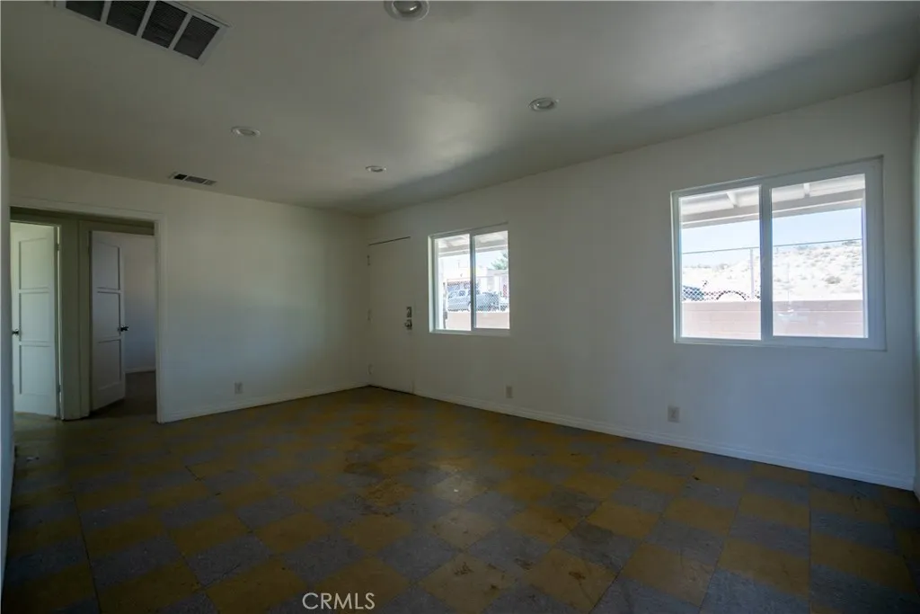 Front Entrance/Living Room Front Entrance/Living Room