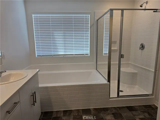 Separate Tub/Shower