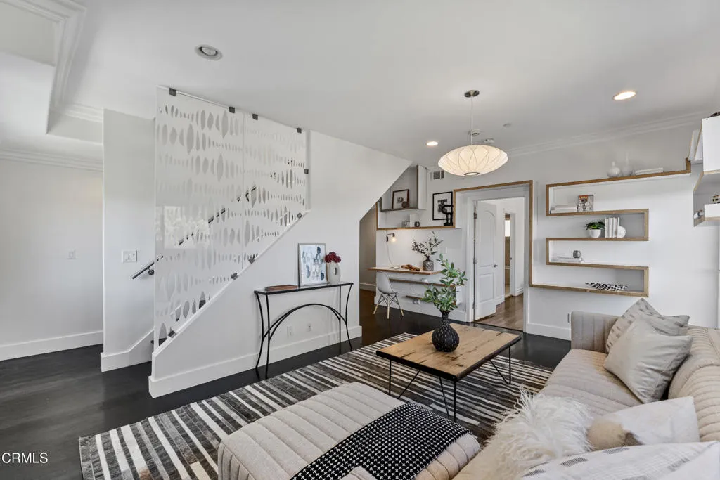453 Frontenac Avenue, Los Angeles, California 90065 home-pic-26