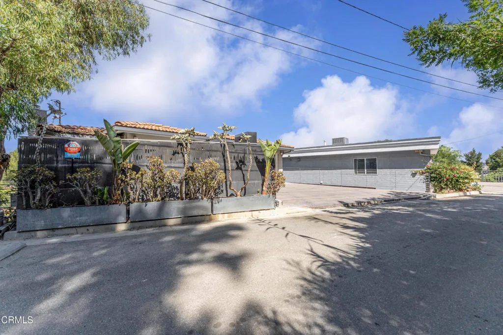 453 Frontenac Avenue, Los Angeles, California 90065 home-pic-1