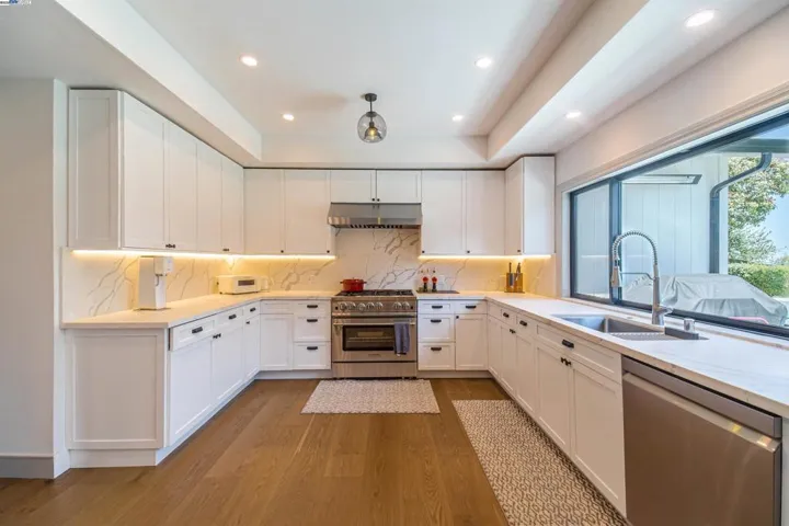 2562 Somerset Drive, Belmont, California 94002