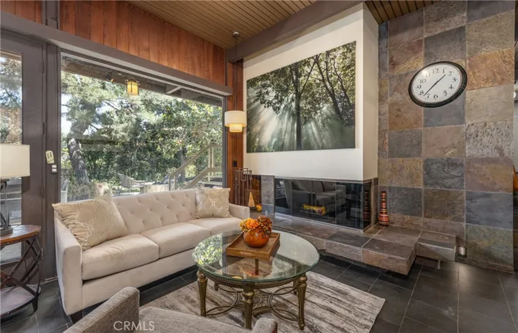FAMILY ROOM WITH FIREPLACE - WALL OF GLASS OVERLOOKING PATIO