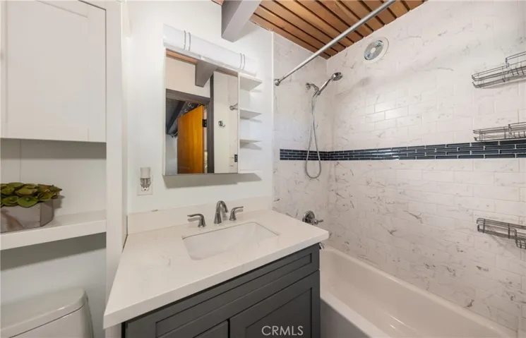 MINI PRIMARY BATHROOM