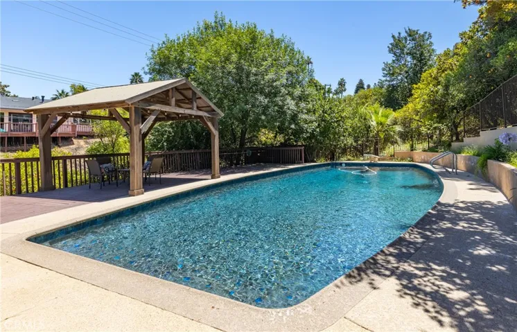 BEAUTIFUL REFRESHING POOL