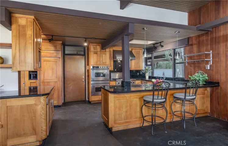 BREAKFAST BAR