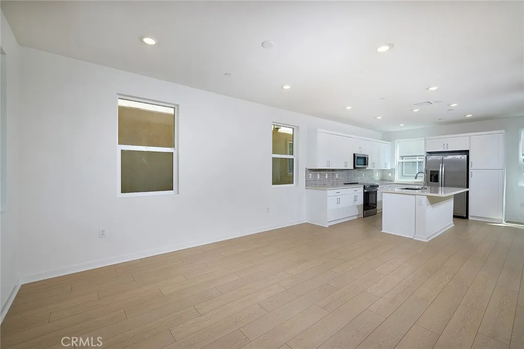 6045 Fairfax Drive, Eastvale, California 92880 home-pic-4