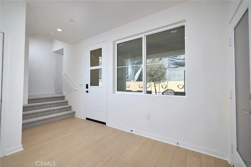 6045 Fairfax Drive, Eastvale, California 92880 home-pic-2