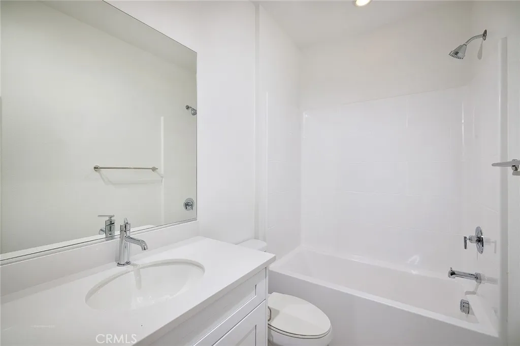 6045 Fairfax Drive, Eastvale, California 92880 home-pic-15