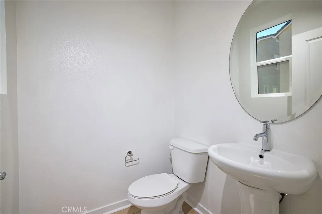 6045 Fairfax Drive, Eastvale, California 92880 home-pic-10