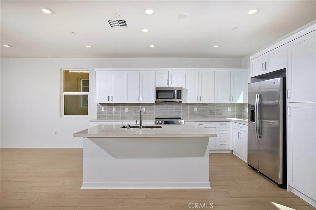 6045 Fairfax Drive, Eastvale, California 92880 home-pic-7