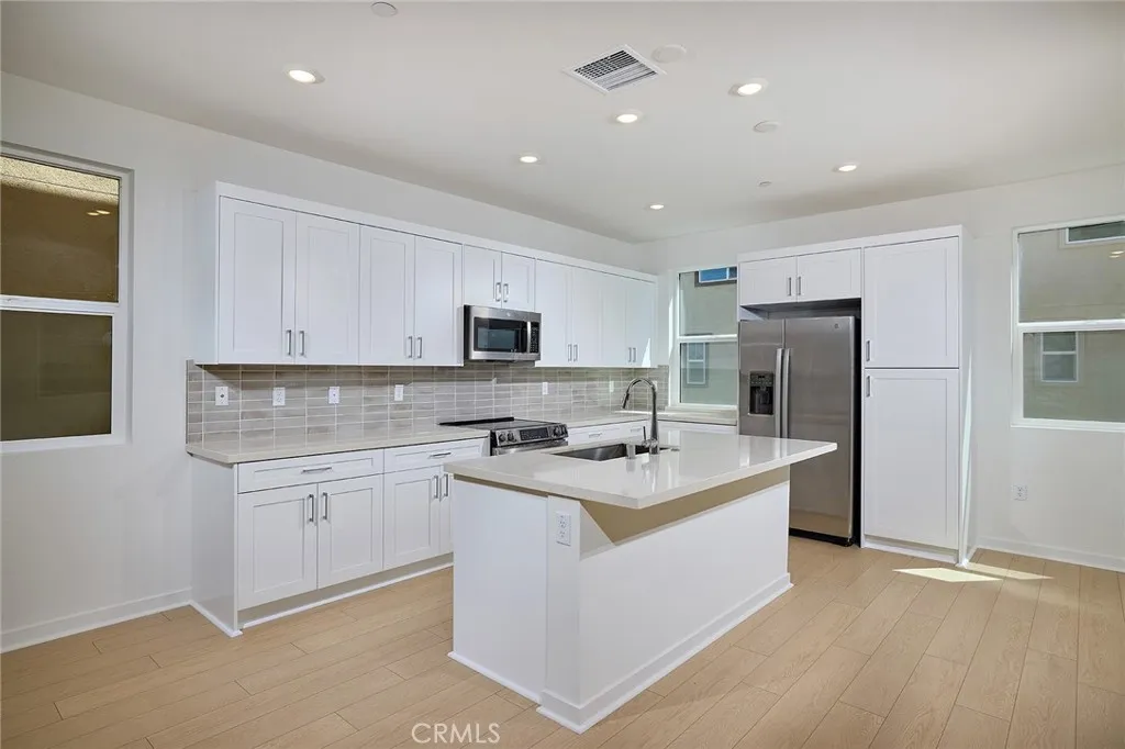6045 Fairfax Drive, Eastvale, California 92880 home-pic-8