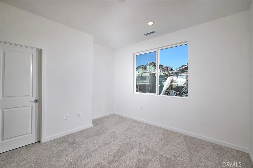 6045 Fairfax Drive, Eastvale, California 92880 home-pic-11