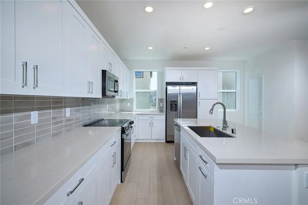 6045 Fairfax Drive, Eastvale, California 92880 home-pic-0