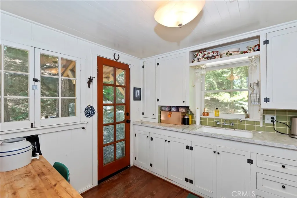 714 Blue Jay Canyon Road, Lake Arrowhead, California 92317 home-pic-7