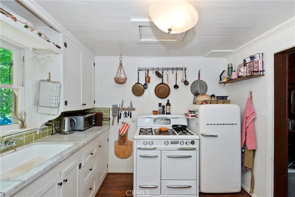 714 Blue Jay Canyon Road, Lake Arrowhead, California 92317 home-pic-8