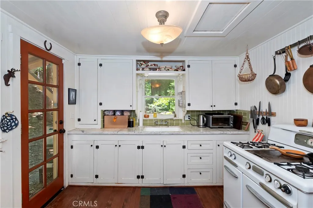 714 Blue Jay Canyon Road, Lake Arrowhead, California 92317 home-pic-6