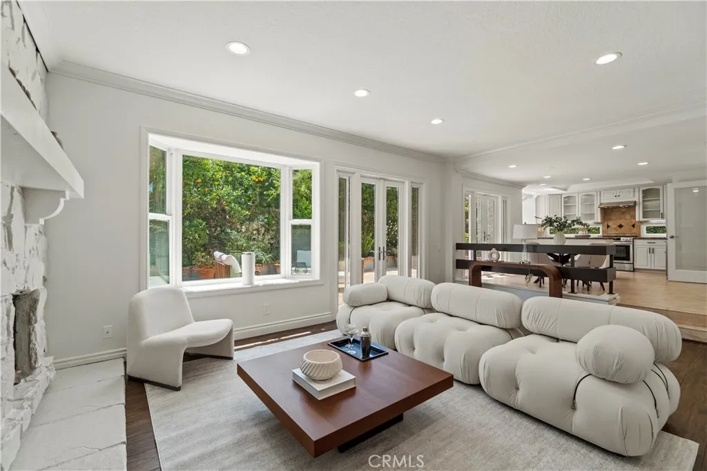 16 Harrisburg, Irvine, California 92620 home-pic-5