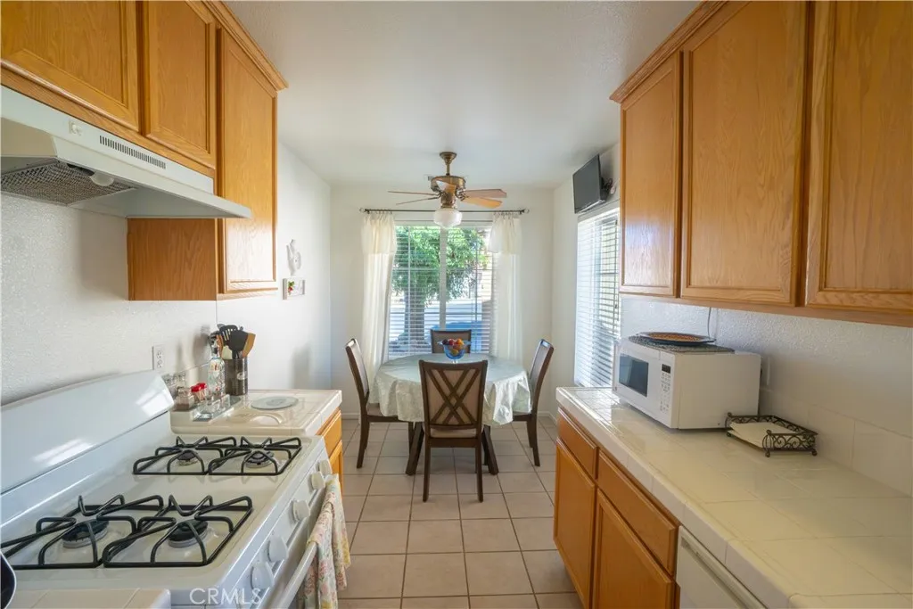 19078 Stoddard Way, Apple Valley, California 92308 home-pic-5