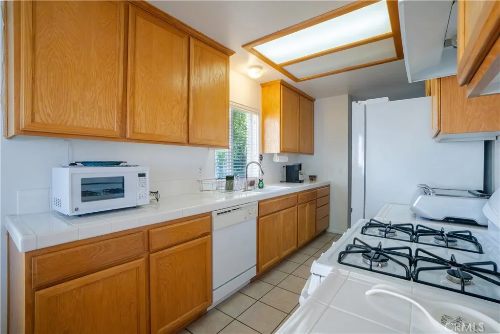 19078 Stoddard Way, Apple Valley, California 92308 home-pic-6