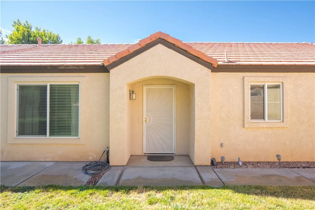 19078 Stoddard Way, Apple Valley, California 92308 home-pic-2