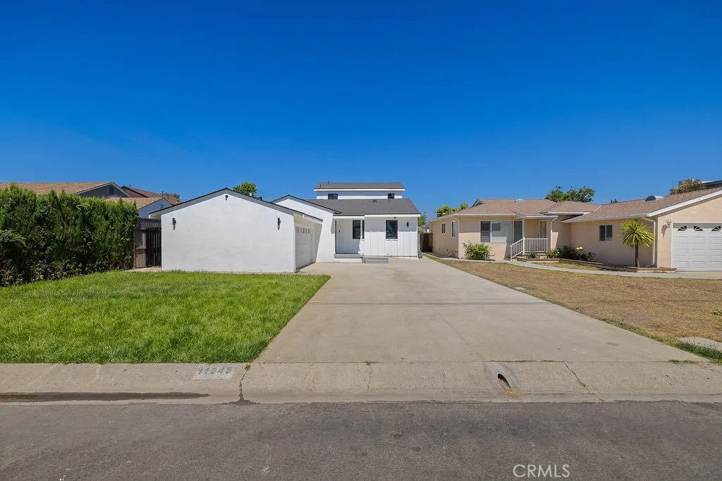 11245 Greenlawn Avenue, Culver City, California 90230, 5 Bedrooms Bedrooms, ,3 BathroomsBathrooms,Residential Lease,For Rent,Greenlawn,SR25156538