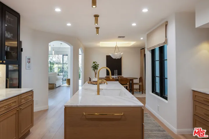13439 Java Drive, Los Angeles, California 90210