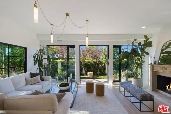 13439 Java Drive, Los Angeles, California 90210