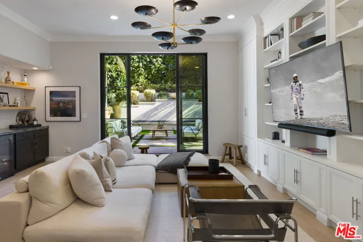 13439 Java Drive, Los Angeles, California 90210