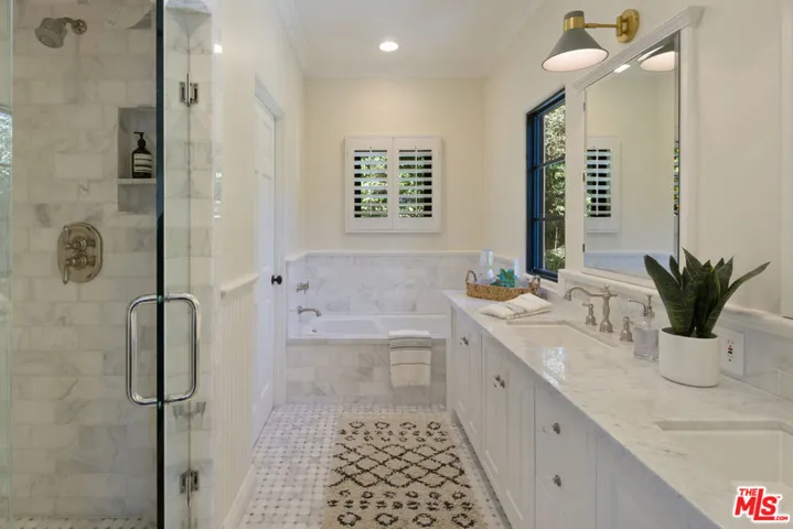 13439 Java Drive, Los Angeles, California 90210