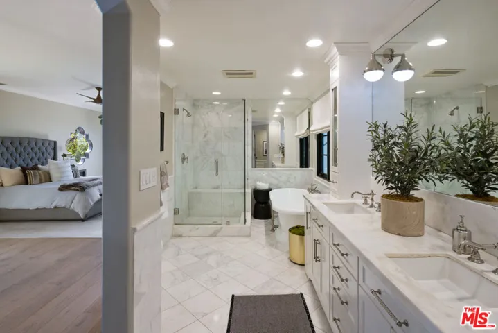 13439 Java Drive, Los Angeles, California 90210