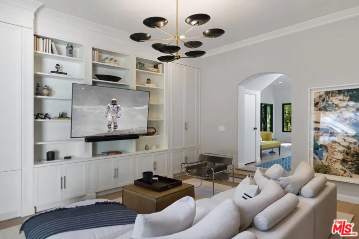 13439 Java Drive, Los Angeles, California 90210