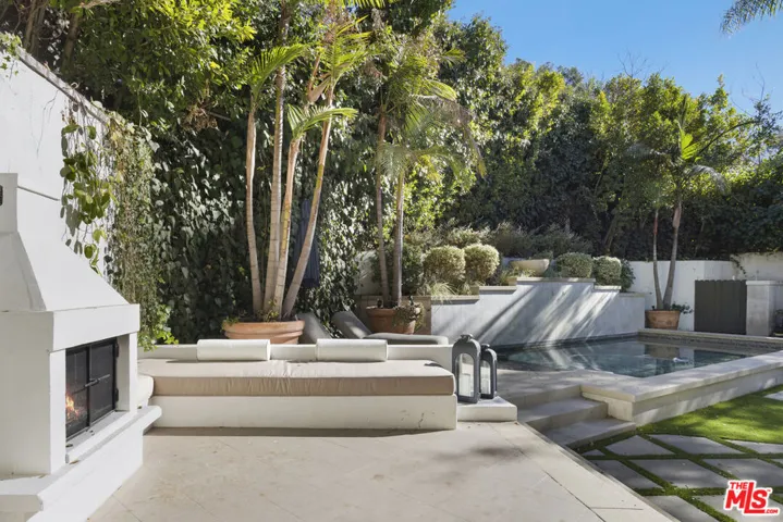 13439 Java Drive, Los Angeles, California 90210