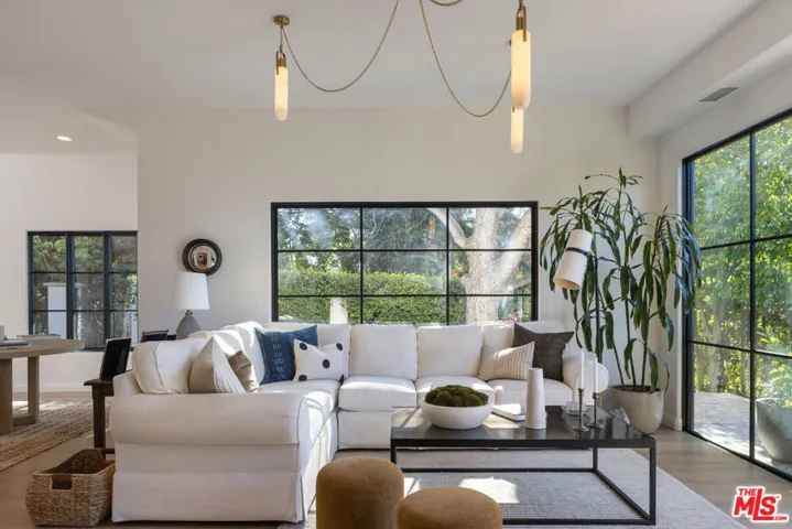13439 Java Drive, Los Angeles, California 90210