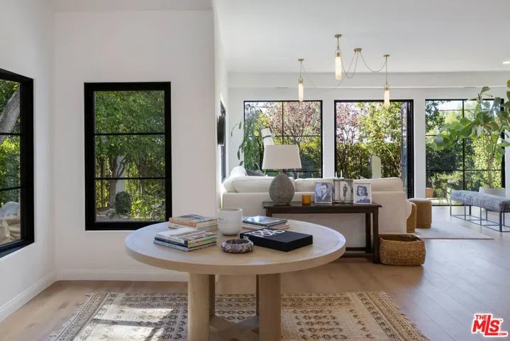 13439 Java Drive, Los Angeles, California 90210