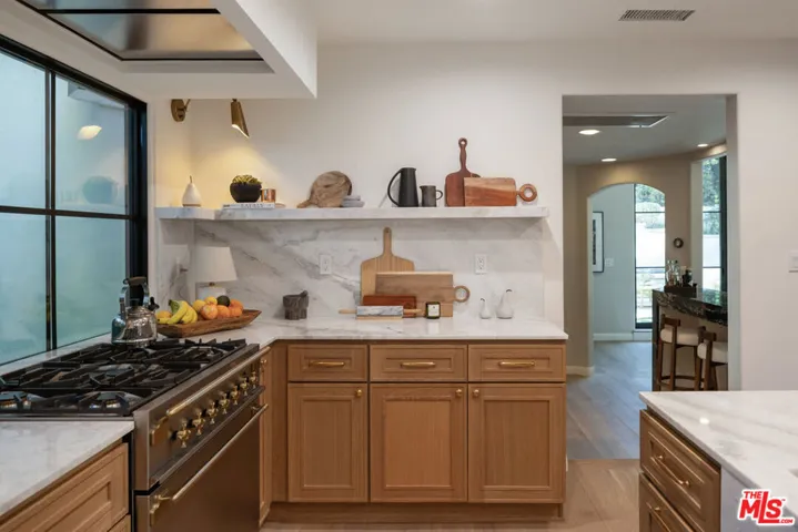 13439 Java Drive, Los Angeles, California 90210