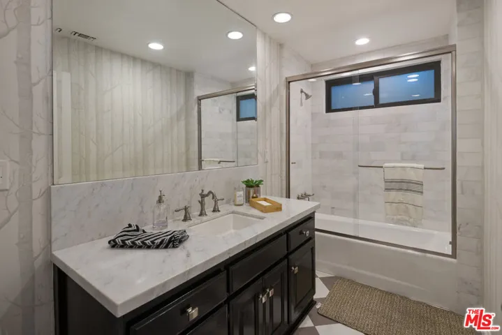 13439 Java Drive, Los Angeles, California 90210
