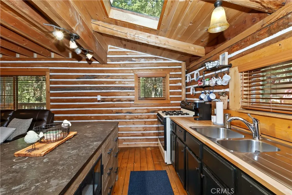 788 Buckingham Square, Lake Arrowhead, California 92352 home-pic-9