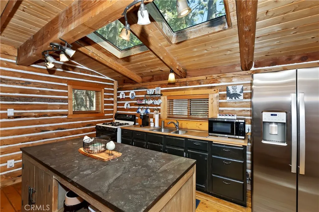 788 Buckingham Square, Lake Arrowhead, California 92352 home-pic-11